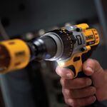 Furadeira e Parafusadeira Dewalt 20V 1/2" DCD985L2-BR 127V